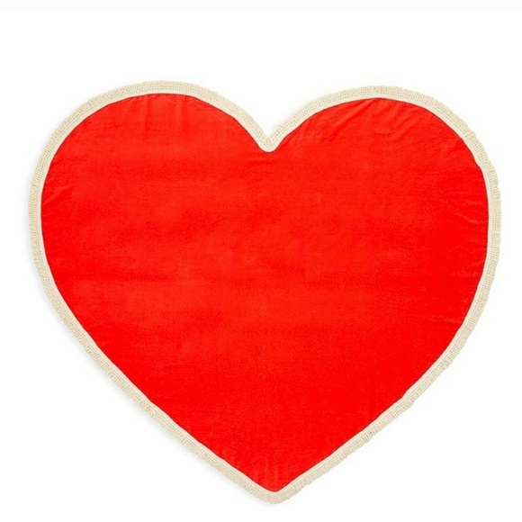 Ban.do giant heart towel ❤️😍 - Picture 5 of 6